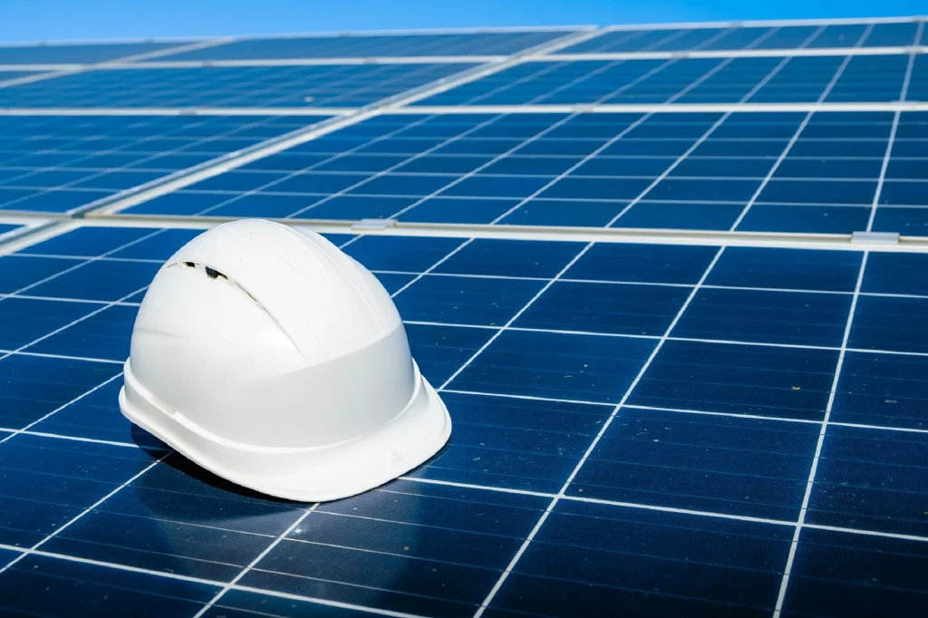 Helm auf Solarpanels